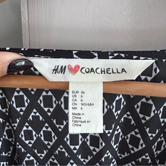 H&M X COACHELLA SHORTS ROMPER WESTERN FRINGE  LOW V-NECK COWGIRL POCKETS, SZ 6 - Picture 9 of 9